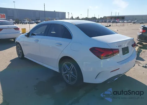 2022 Mercedes-Benz A 220 4Matic z USA, uszkodzony, nr VIN W1K3G4FB7NJ363184